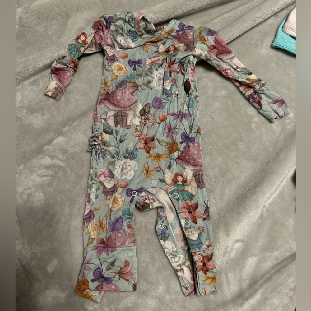 Fairy print poshed peanut open foot ruffle butt onesie 6-9 months!